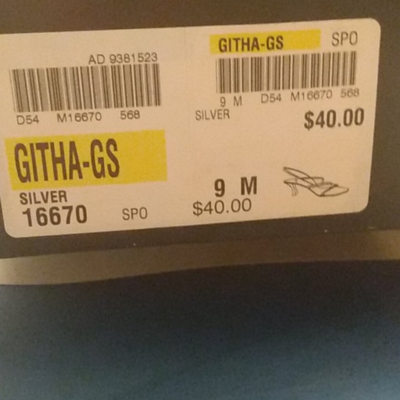 Shoes - Picture 3 of 4